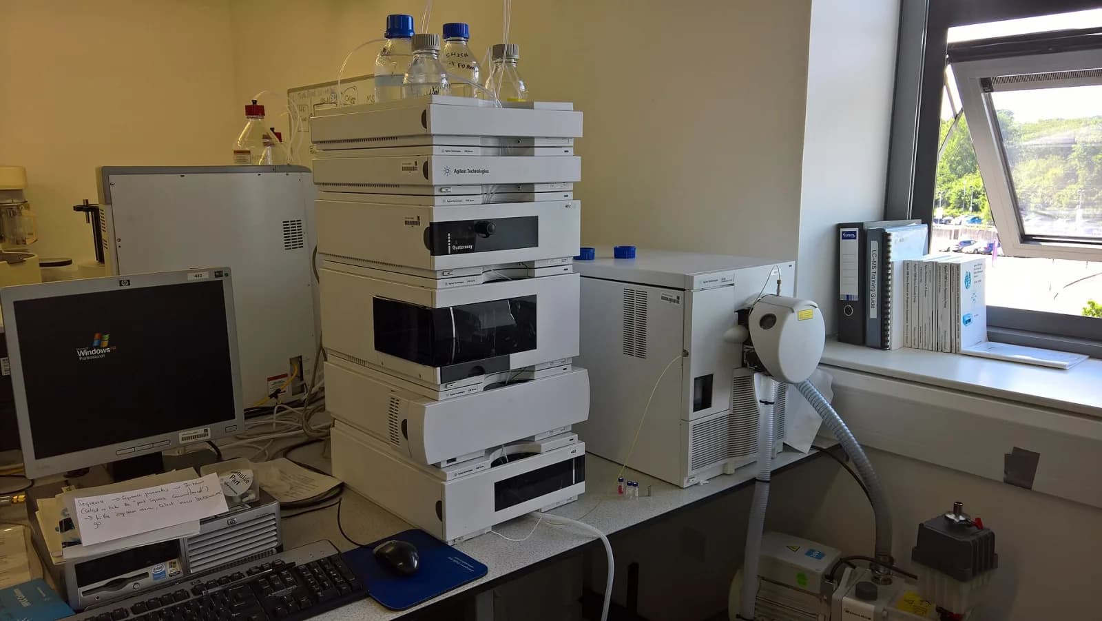 Aparat do chromatografii cieczowej ze spektrometrią mas